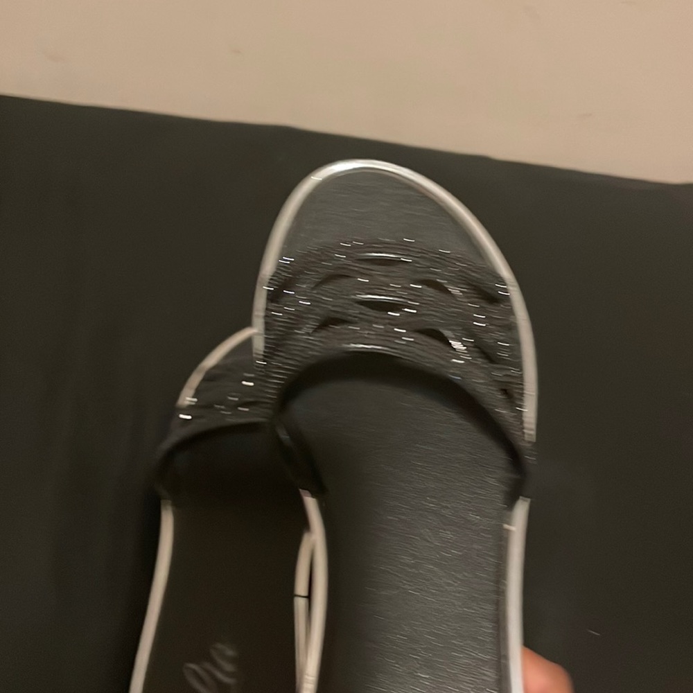 These black and sliver sandals!!